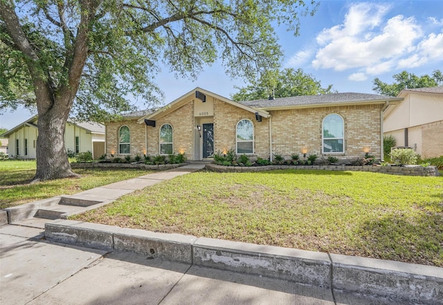 6005 Redwood Ln, Rowlett, TX 75089 - view of front facade featuring brick siding and a front yard