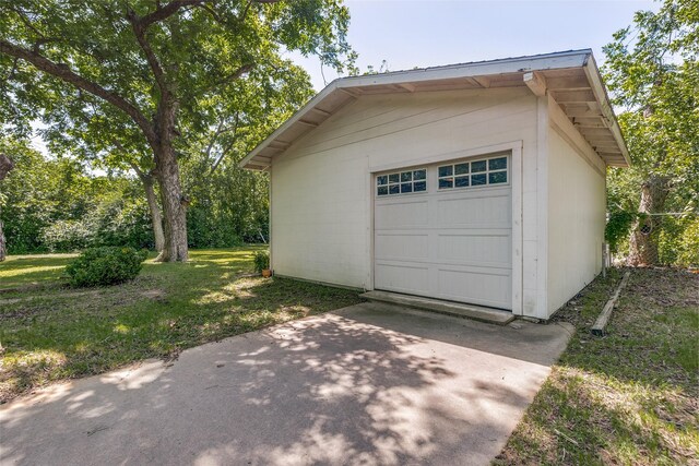 1405 Southwood Blvd, Arlington, TX 76013 - detached garage featuring concrete driveway