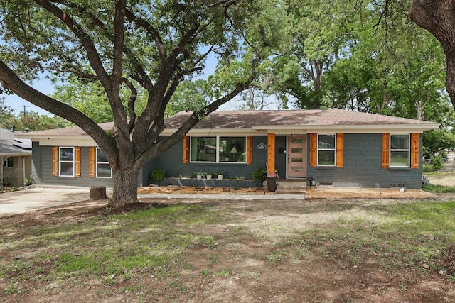 810 Turner Blvd, Grand Prairie, TX 75050 - view of front facade with brick siding