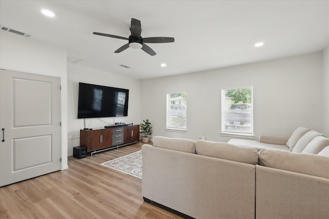 810 Turner Blvd, Grand Prairie, TX 75050 - living area featuring light wood finished floors, recessed lighting, and ceiling fan