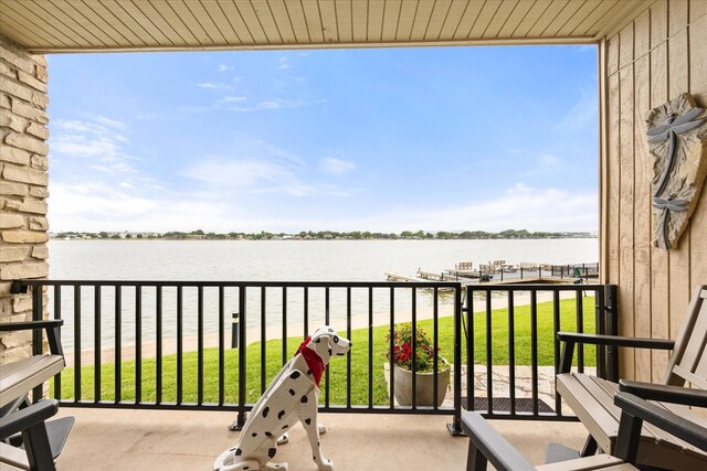401 E Pearl St Unit 2105, Granbury, TX 76048 - balcony featuring a water view