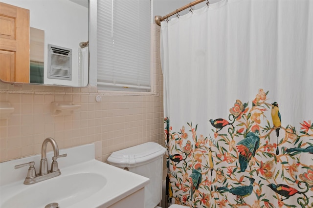 115 Mill Pond Rd, Denton, TX 76209 - full bathroom featuring a sink, tile walls, toilet, and curtained shower