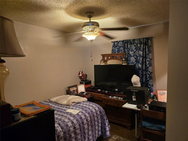 231 County Road 34715, Paris, TX 75460 - bedroom featuring wood finished floors, a textured ceiling, and ceiling fan
