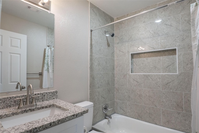 409 Forby Ave, Fort Worth, TX 76103 - full bathroom featuring shower / bath combo with shower curtain, toilet, and vanity