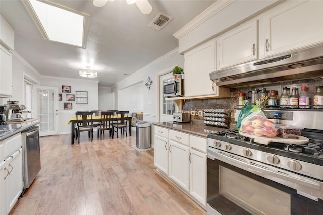 4732 Darla Dr, Fort Worth, TX 76132 - kitchen with stainless steel appliances, under cabinet range hood, decorative backsplash, ornamental molding, and white cabinetry