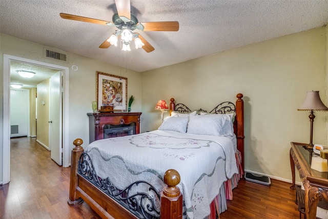 2043 Fleur De Lis Ct, Arlington, TX 76012 - bedroom with wood finished floors, a textured ceiling, baseboards, and a ceiling fan