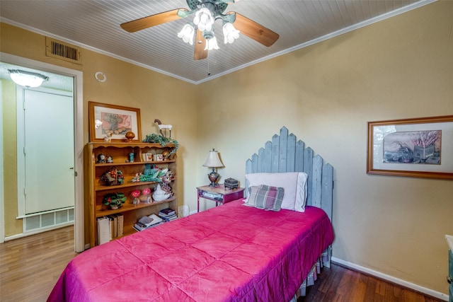 2043 Fleur De Lis Ct, Arlington, TX 76012 - bedroom with wood finished floors, baseboards, crown molding, and ceiling fan