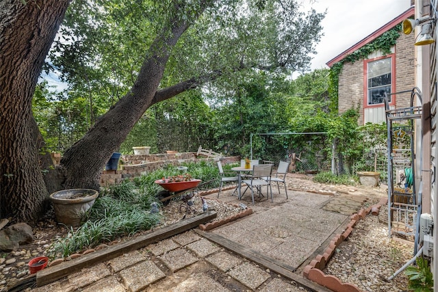 2043 Fleur De Lis Ct, Arlington, TX 76012 - view of patio / terrace with outdoor dining area