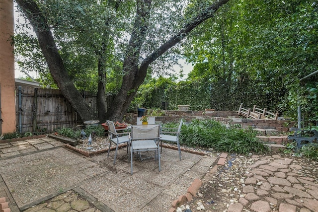 2043 Fleur De Lis Ct, Arlington, TX 76012 - fenced backyard with a patio and outdoor dining area
