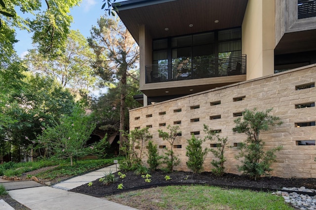 3723 Gilbert Ave, Dallas, TX 75219 - view of side of home