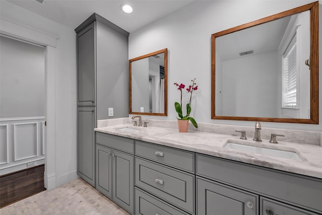 747 Kessler Lake Dr, Dallas, TX 75208 - full bath featuring double vanity