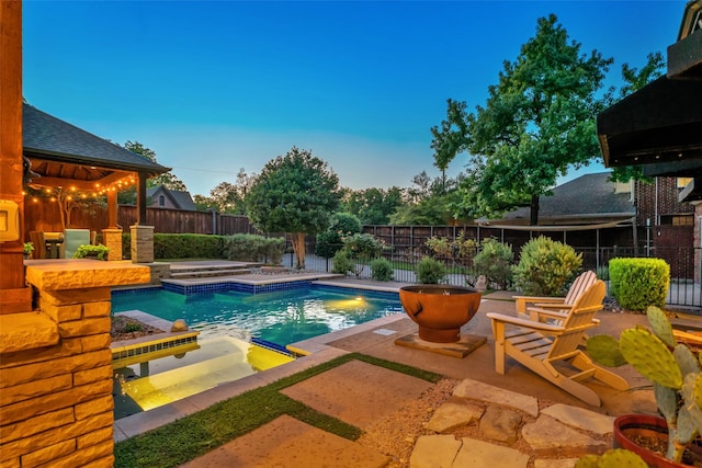 747 Kessler Lake Dr, Dallas, TX 75208 - view of pool featuring an in-ground hot tub, a patio, and a fenced backyard