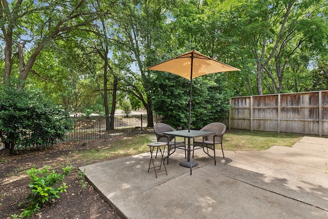4816 Rockcreek Ln, Plano, TX 75024 - view of patio with a fenced backyard and outdoor dining area