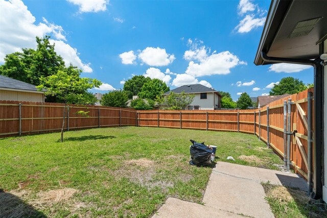 1133 Rosewood Ln, Lancaster, TX 75146 - view of yard