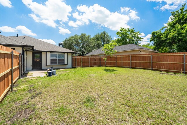 1133 Rosewood Ln, Lancaster, TX 75146 - view of yard