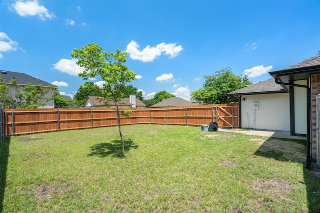 1133 Rosewood Ln, Lancaster, TX 75146 - view of yard