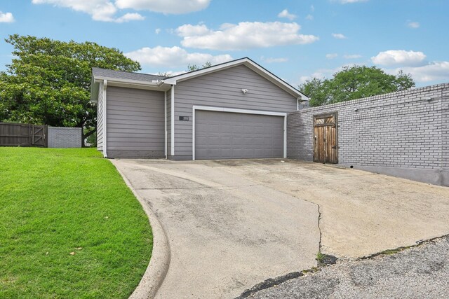 4222 Laren Ln, Dallas, TX 75244 - garage with driveway