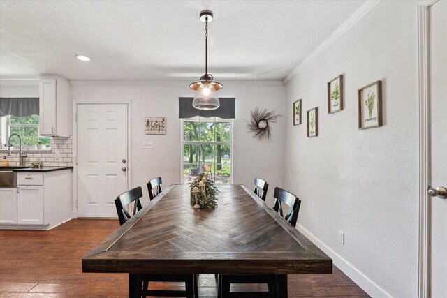 168 Barker Ln, Waco, TX 76705 - dining area featuring plenty of natural light, crown molding, dark wood finished floors, recessed lighting, and baseboards