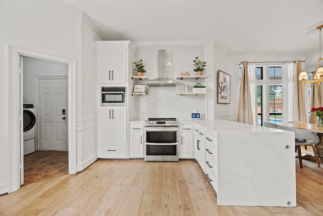 2320 Table Rock Ct, Arlington, TX 76006 - kitchen with range with two ovens, wall chimney range hood, crown molding, open shelves, and a peninsula