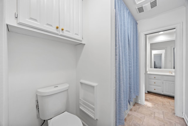 2320 Table Rock Ct, Arlington, TX 76006 - bathroom featuring stone finish flooring, toilet, a shower with curtain, and vanity