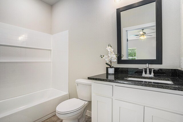 4041/2 Evans St, Cleburne, TX 76031 - full bath featuring toilet, vanity, a ceiling fan, and tub / shower combination