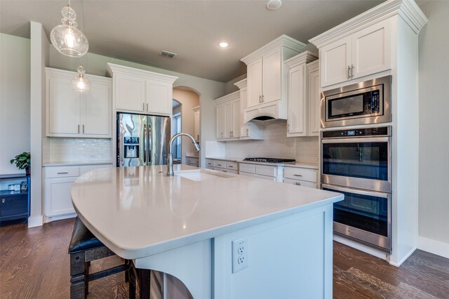 912 Fallbrook Ave, Denton, TX 76210 - kitchen featuring appliances with stainless steel finishes, a sink, dark wood-type flooring, tasteful backsplash, and recessed lighting