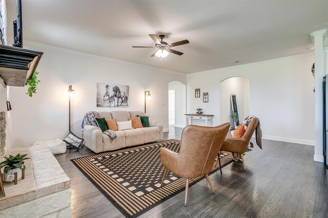340 Sanger Dr, Springtown, TX 76082 - living area featuring arched walkways, a ceiling fan, wood finished floors, crown molding, and baseboards