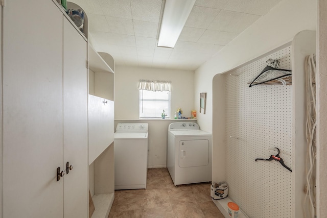 9820 County Road 514, Alvarado, TX 76009 - clothes washing area with independent washer and dryer