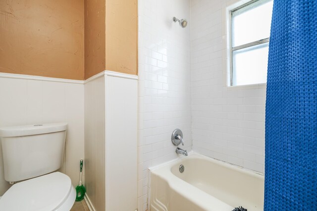 1809 Esquire Pl, Grand Prairie, TX 75050 - full bath with toilet, wainscoting, and washtub / shower combination
