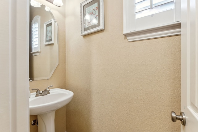 701 Mason Dr, Allen, TX 75013 - bathroom featuring a sink
