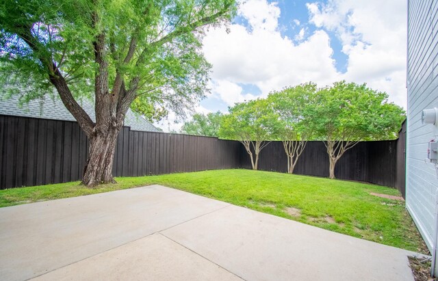 8200 Edgewater Dr, Frisco, TX 75034 - view of yard with a patio area