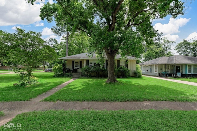 single story home with a front lawn and covered porch