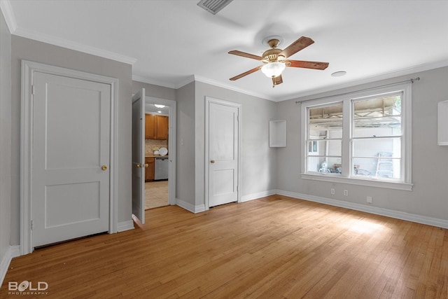 unfurnished bedroom featuring light wood finished floors, baseboards, ornamental molding, and a ceiling fan