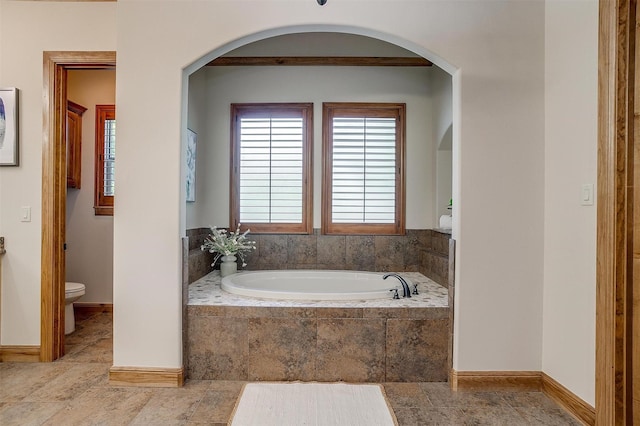 4312 Tapatio Springs Rd, Fort Worth, TX 76108 - bathroom featuring toilet, a garden tub, and baseboards