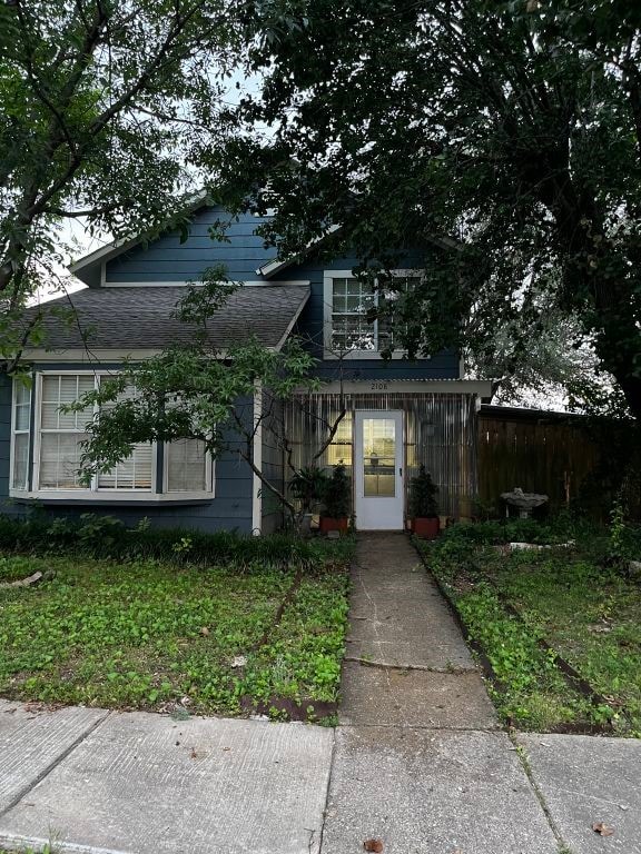 bungalow featuring a shingled roof