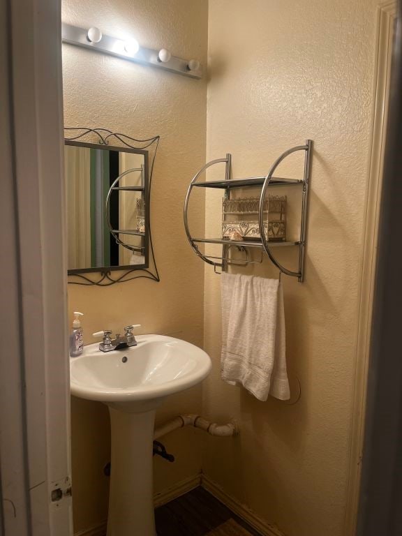 bathroom featuring a textured wall