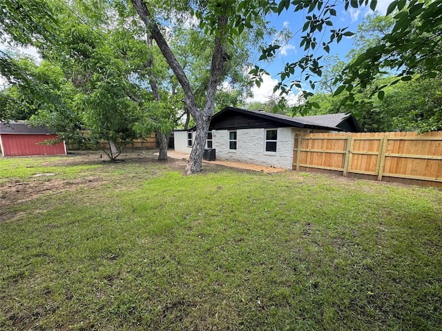 1220 Brittany Ln, Arlington, TX 76013 - view of yard featuring cooling unit, an outbuilding, and a storage shed