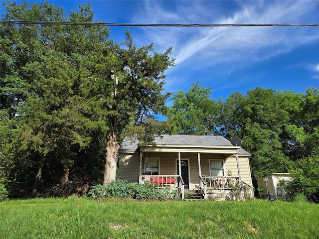904 Church St, Winnsboro, TX 75494 - bungalow-style home featuring covered porch