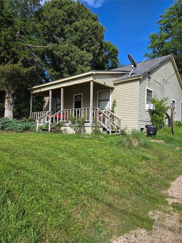 904 Church St, Winnsboro, TX 75494 - view of front facade with covered porch and a front lawn