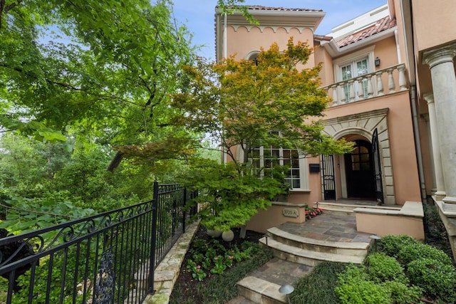 3725 Turtle Creek Blvd Unit A, Dallas, TX 75219 - view of exterior entry with a balcony, stucco siding, and fence