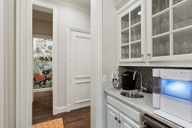 3725 Turtle Creek Blvd Unit A, Dallas, TX 75219 - indoor wet bar with ornamental molding, dark wood finished floors, tasteful backsplash, and baseboards