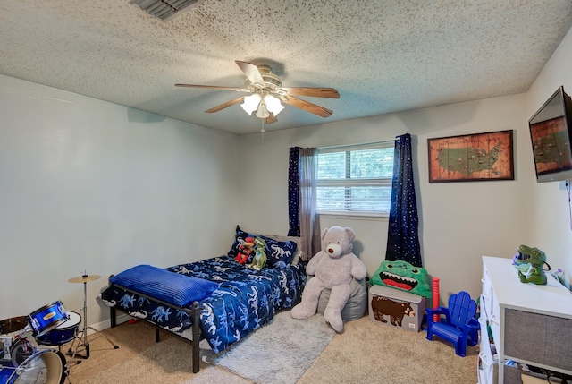 bedroom featuring carpet floors, a textured ceiling, and a ceiling fan