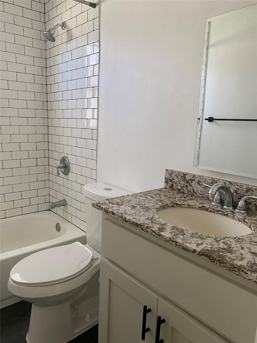 907 W 8th St, Bonham, TX 75418 - full bath with toilet, vanity, and bathing tub / shower combination