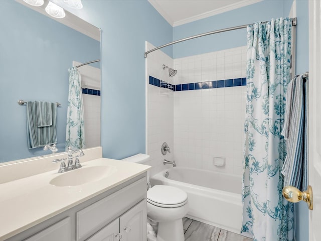 1457 Susan Ln, Carrollton, TX 75007 - full bathroom featuring crown molding, shower / tub combo with curtain, vanity, and toilet