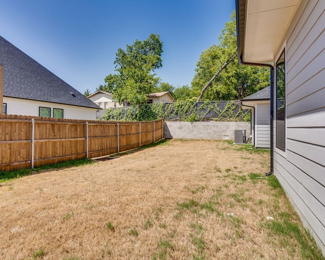 513 Dillon St, Waxahachie, TX 75165 - view of yard featuring central AC unit