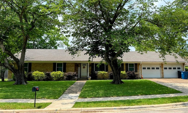 124 Circle Dr, Kaufman, TX 75142 - ranch-style home featuring a garage, driveway, a front yard, and brick siding