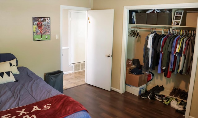 124 Circle Dr, Kaufman, TX 75142 - bedroom with wood finished floors, a closet, and baseboards