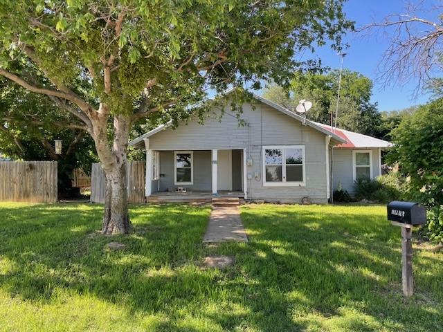 100 E Hill St, Woodson, TX 76491 - bungalow with a porch