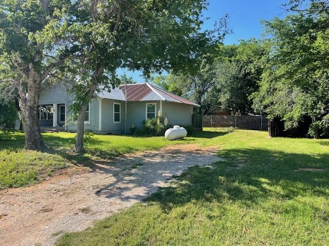 100 E Hill St, Woodson, TX 76491 - view of yard