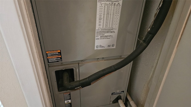 18 E Townhouse Ln Unit 31, Grand Prairie, TX 75052 - detailed view of heating unit